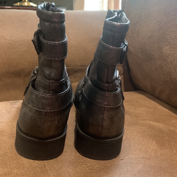 Ladies Guess Pewter Boots, EUC, Size 7 1/2 - Picture 4 of 8